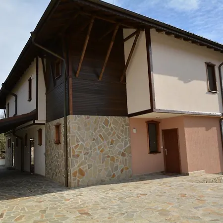 Sinabovite Houses Gasthuis *